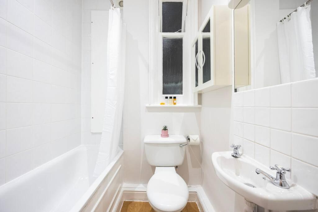Stylish Studio In Leicester Square ลอนดอน ภายนอก รูปภาพ