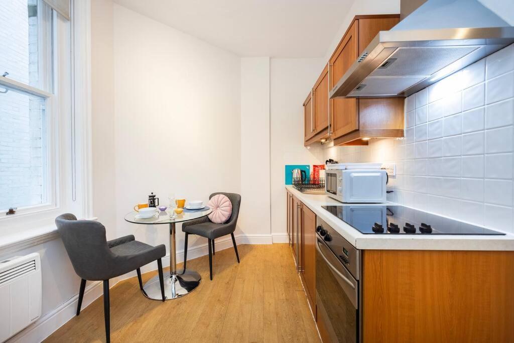 Stylish Studio In Leicester Square ลอนดอน ภายนอก รูปภาพ