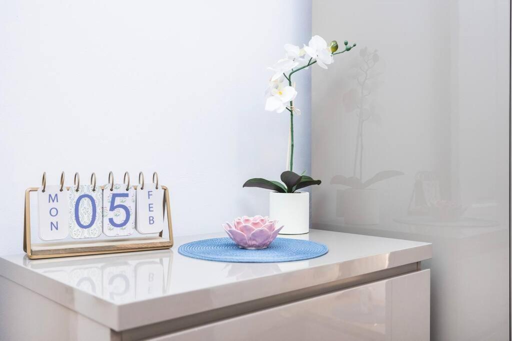 Stylish Studio In Leicester Square ลอนดอน ภายนอก รูปภาพ