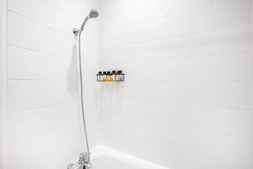 Stylish Studio In Leicester Square ลอนดอน ภายนอก รูปภาพ