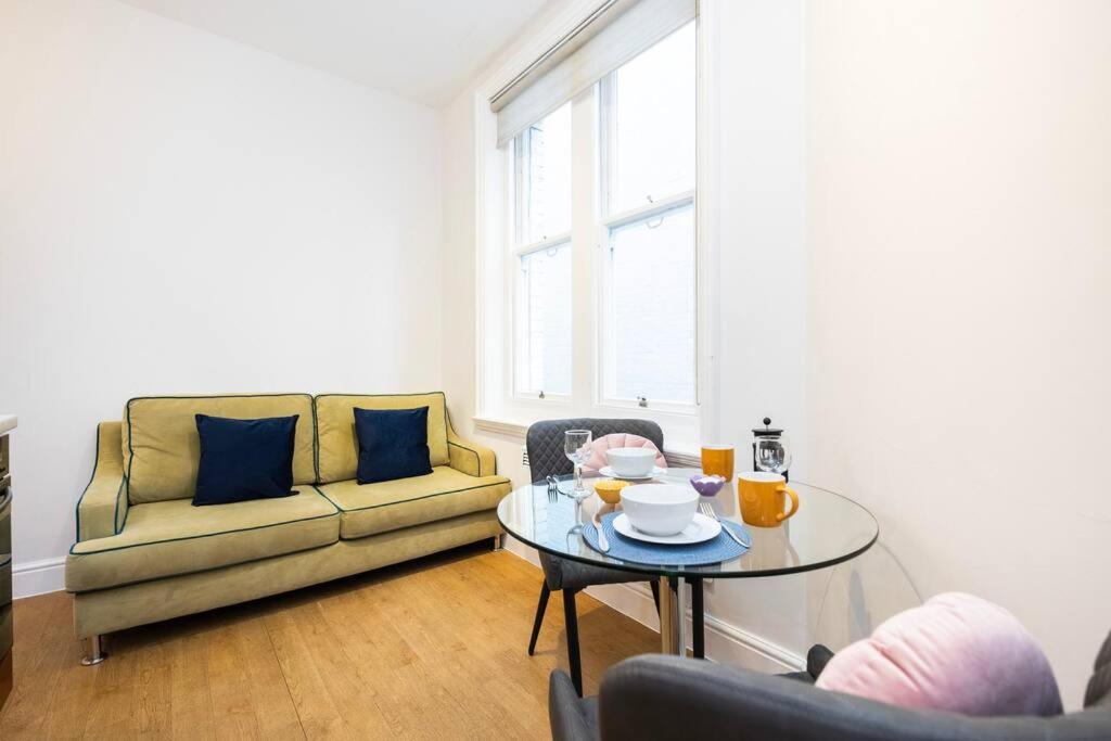 Stylish Studio In Leicester Square ลอนดอน ภายนอก รูปภาพ